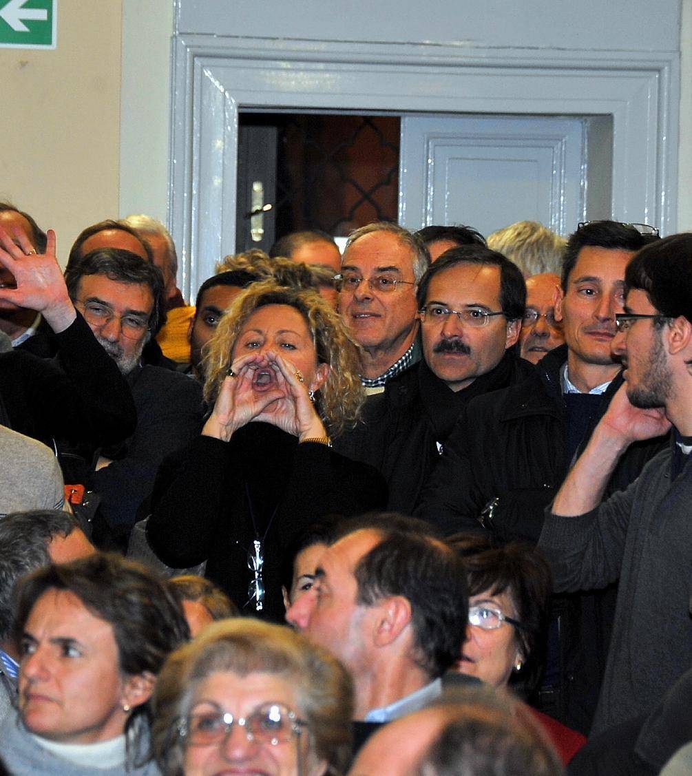 Prima retromarcia dopo la rivolta, il Comune apre ai pass residenti
