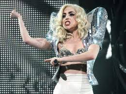 Lady Gaga è satanista? Vasca piena di sangue nella sua stanza d'hotel