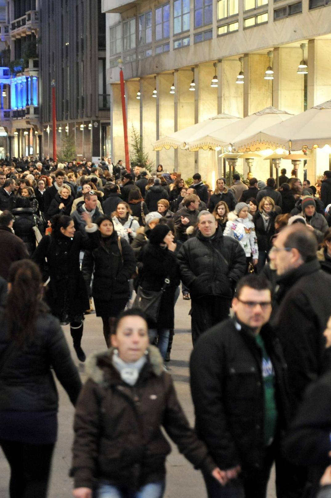 E cambiano gli orari dei negozi: sei domeniche di aperture extra