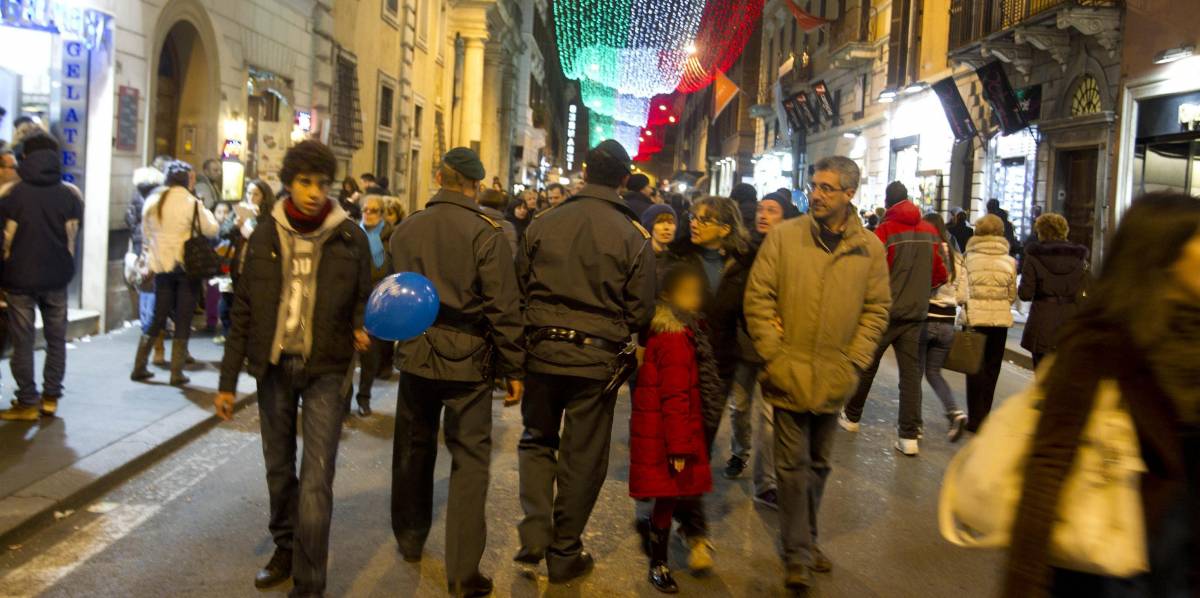Scattano i saldi e i controlli delle Fiamme gialle: 190 violazioni per gli scontrini su 405 controlli