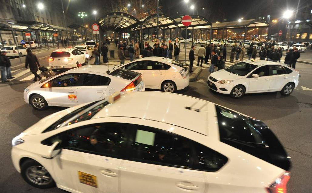 Taxi a Roma per incontrare il governo: proteste sospese