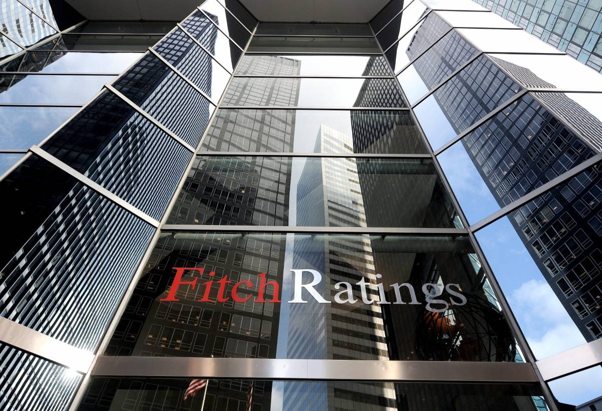 Fitch minaccia ancora l'Italia "Il vostro rating è a rischio: possibile taglio di 2 gradini"