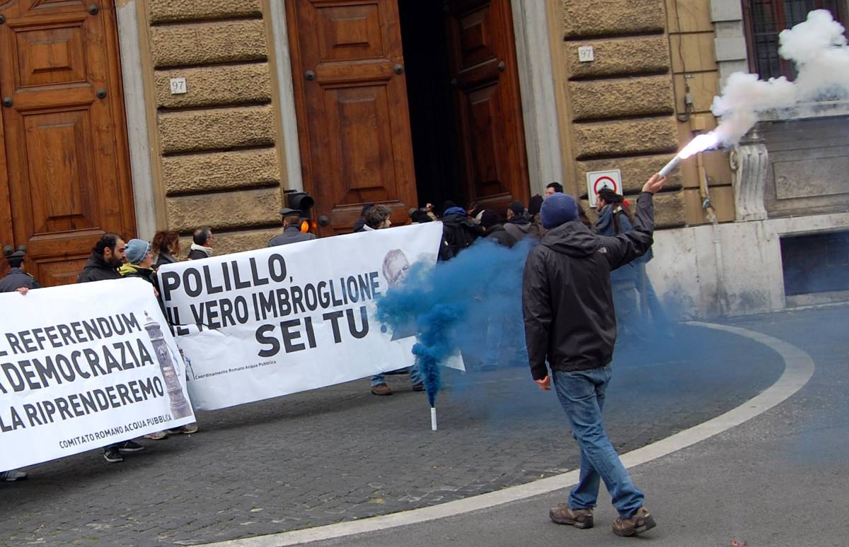 Proteste indignados a ministero Economia