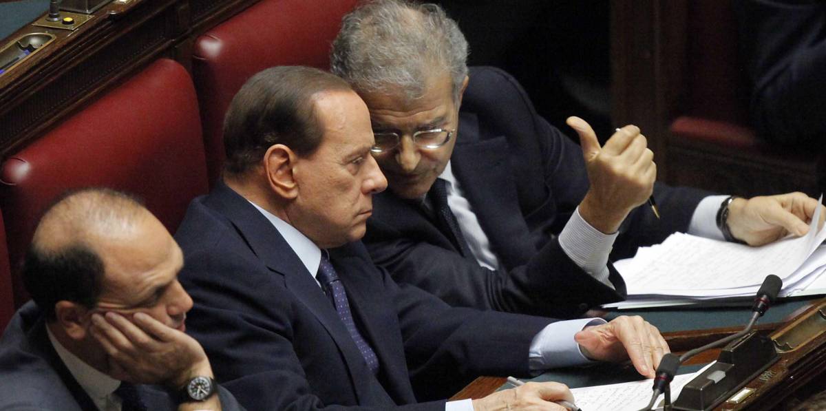Berlusconi prende tempo:  la resa dei conti a marzo