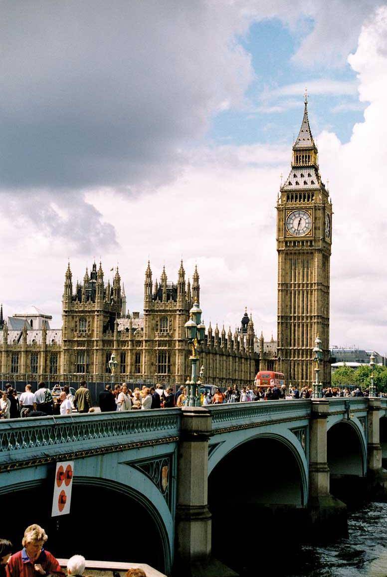 Dal Big Ben al kilt: l’Inghilterra va in saldo
