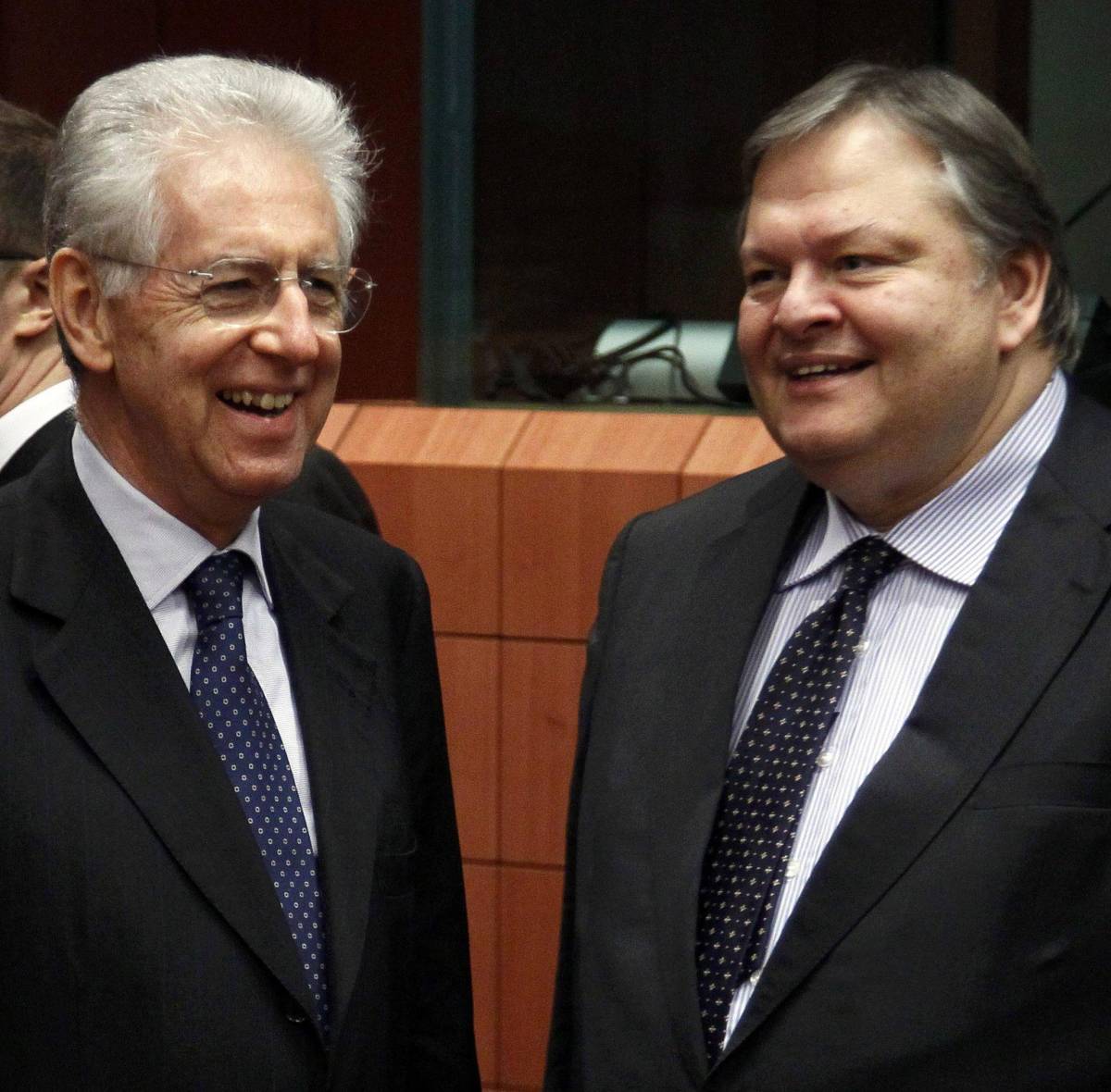 Crisi, Monti vuole tagliare  la cassa integrazione: "Non ci sono le risorse"
