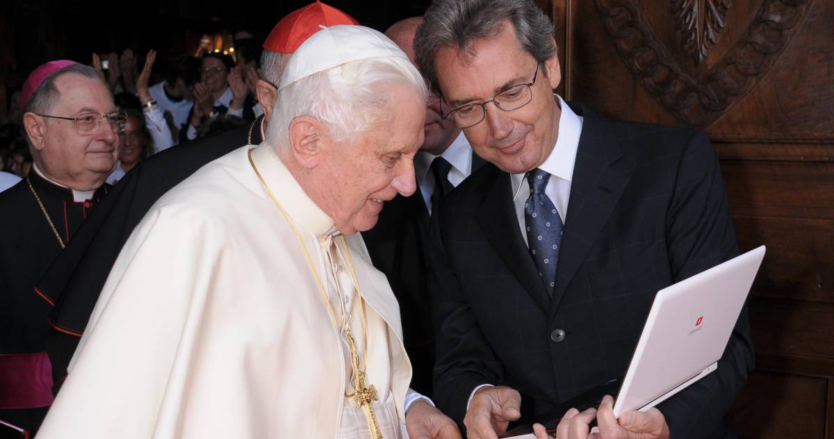 Si può pregare con Twitter  Parola di Benedetto XVI