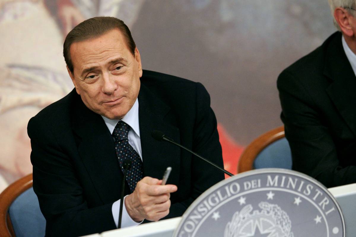 Le tre scelte di Berlusconi:  governo, opposizione o urne