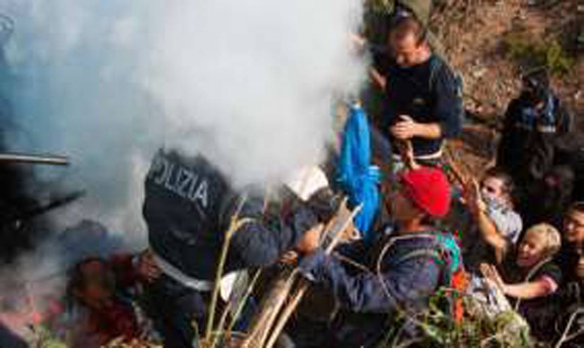 Retata contro i No Tav Ma come fanno tristezza,  i terroristi coi capelli bianchi
