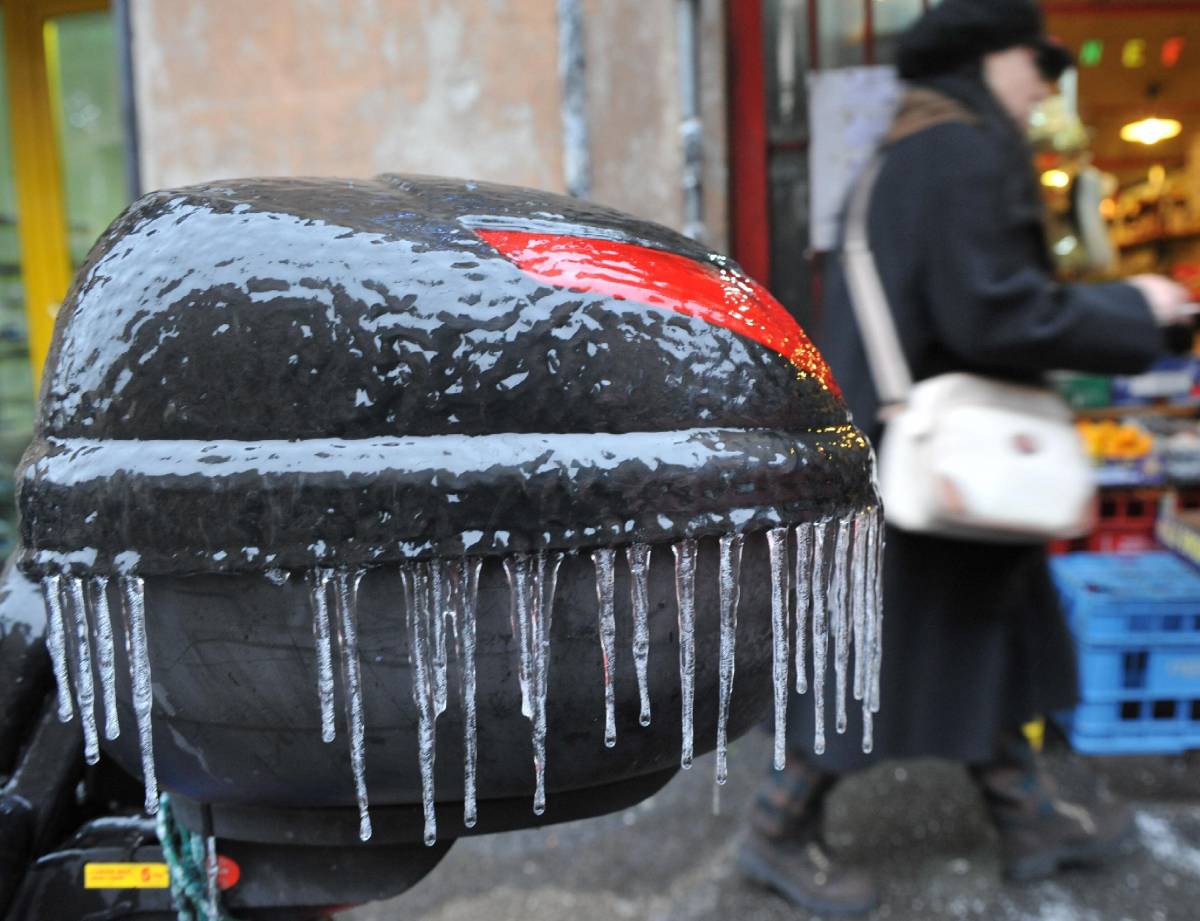 Liguria nella morsa del gelo: scuole chiuse alle 14 per neve