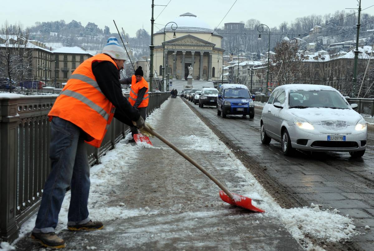 Neve e gelo al centro-nord: ospedali e scuole nel caos Rinviato match Parma-Juve