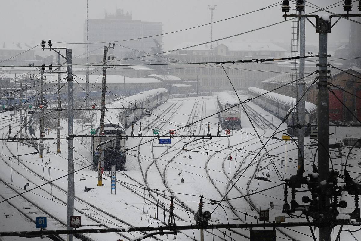 Neve e gelo record  in tutto il Paese Treno fermo per 6 ore