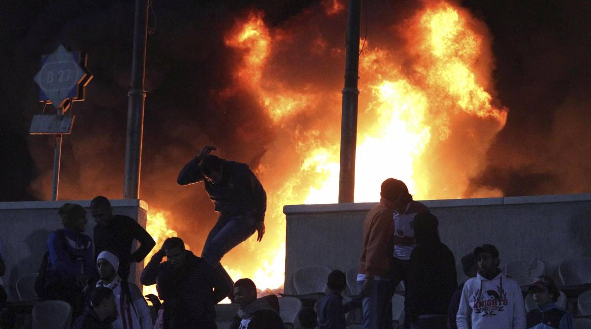 Egitto, follia allo stadio:  strage di 70 morti