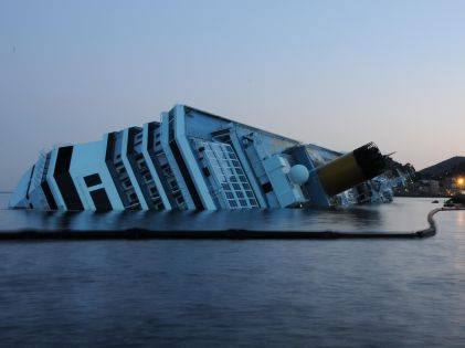 Concordia, gadget all’asta  Sul web tutti vogliono  il feticcio macabro del relitto