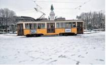 Milano ferma per neve: l’inverno siberiano costa 3 milioni al giorno