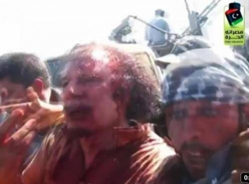 Libia, in vendita all'asta la camicia insanguinata del colonnello Gheddafi