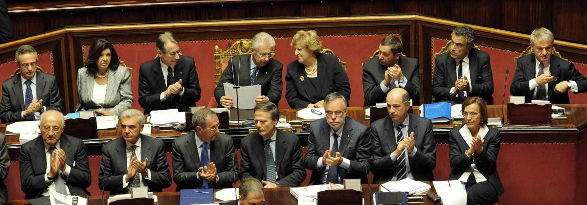 Gli italiani sfiduciano  la politica senza identità  e schiava dei tecnici