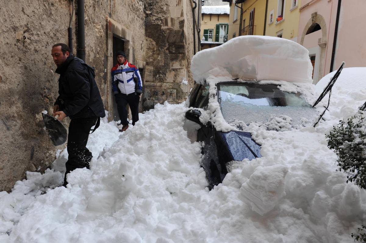 Allerta neve in tutta Italia:  il maltempo fa altri 8 morti Ed ora arrivano pure i lupi