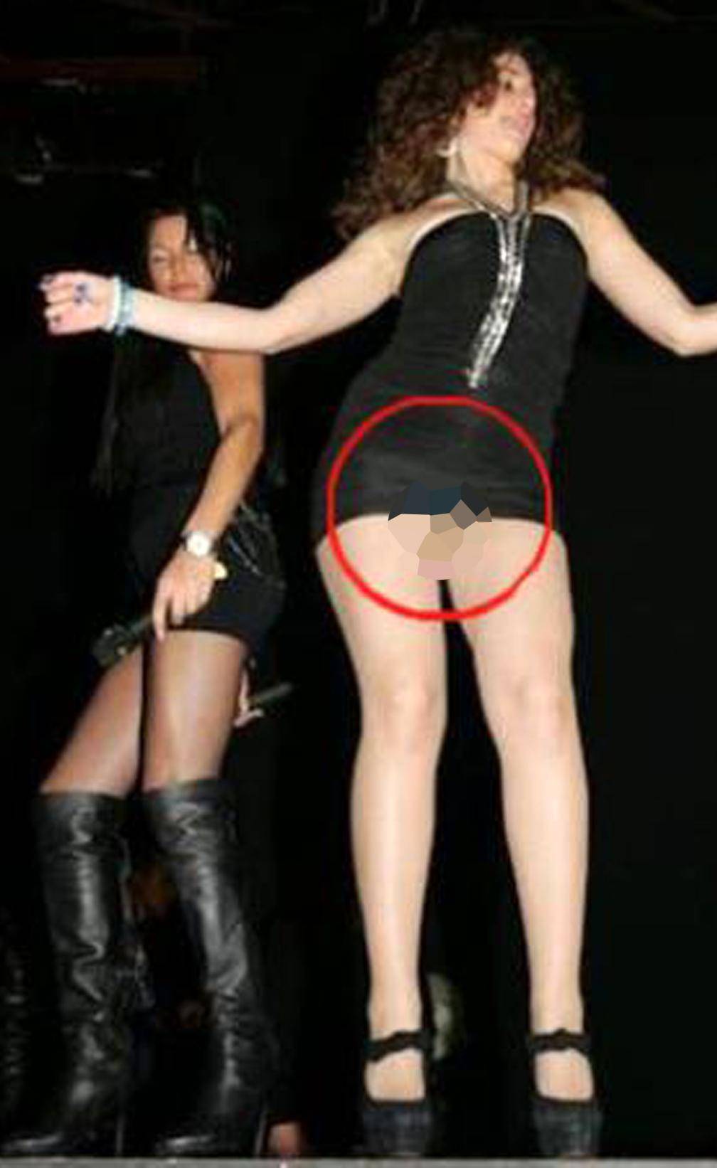 Il bunga bunga del Pd  Festa hard a Napoli
