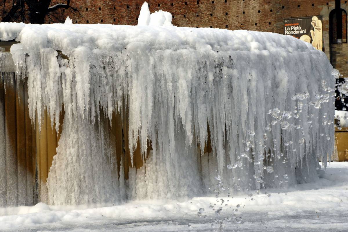 Maltempo, neve su Roma Ambulanze bloccate dal gelo: sono morte due donne