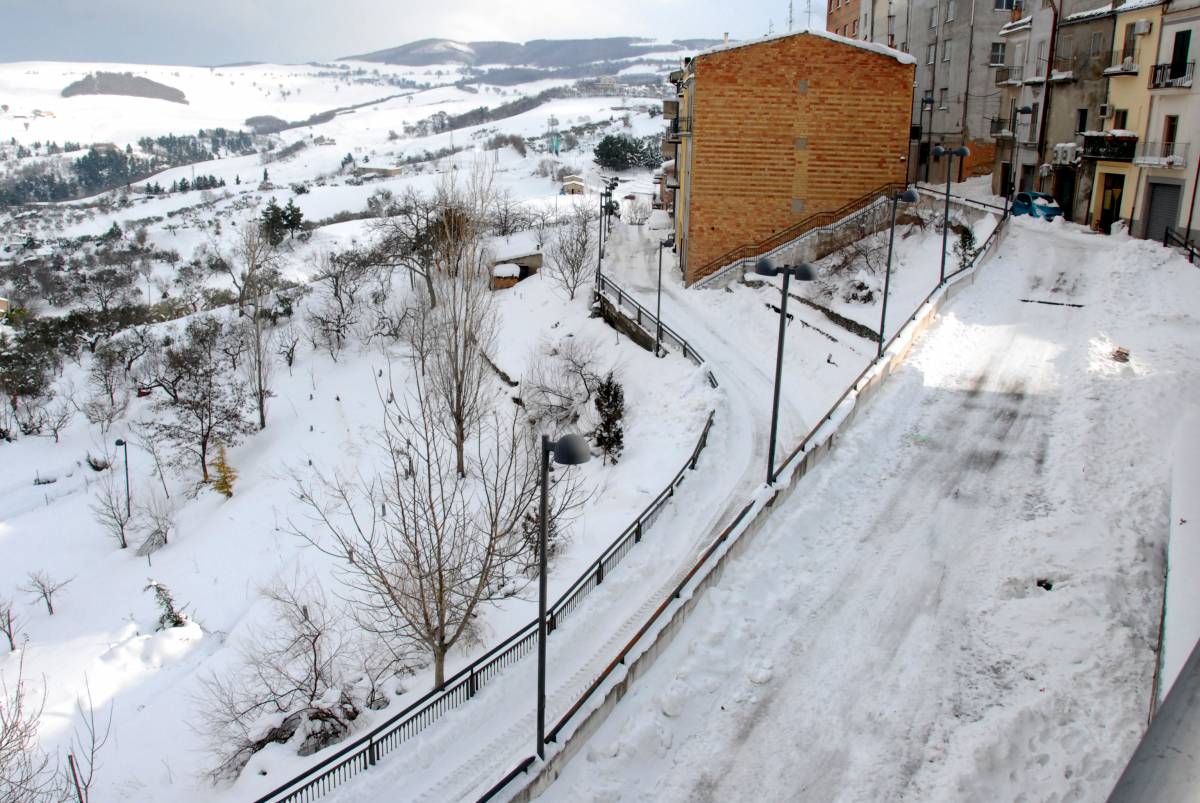 "Non ha tolto la neve". E picchia un assessore nel Viterbese