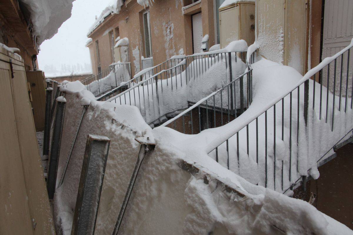 Ancora neve sul Centro Sud: è emergenza nelle Marche Un'altra vittima a Modena