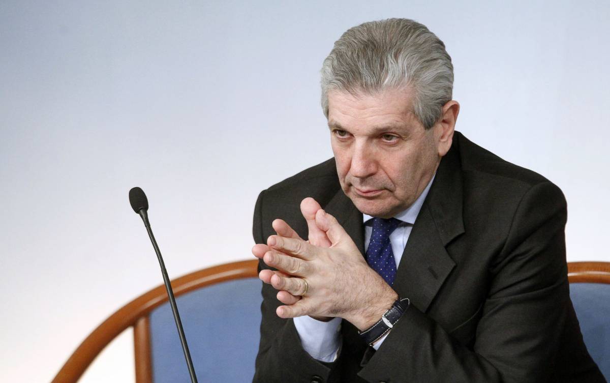 Marò, Di Paola: "Rientro in India una scelta sofferta"