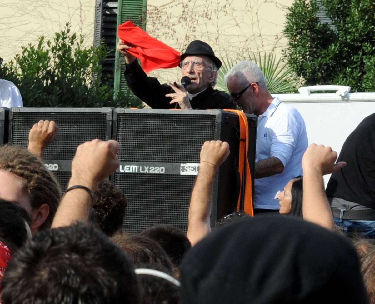 «Don Gallo, un militante marxista Bagnasco gli tolga l’abito talare»