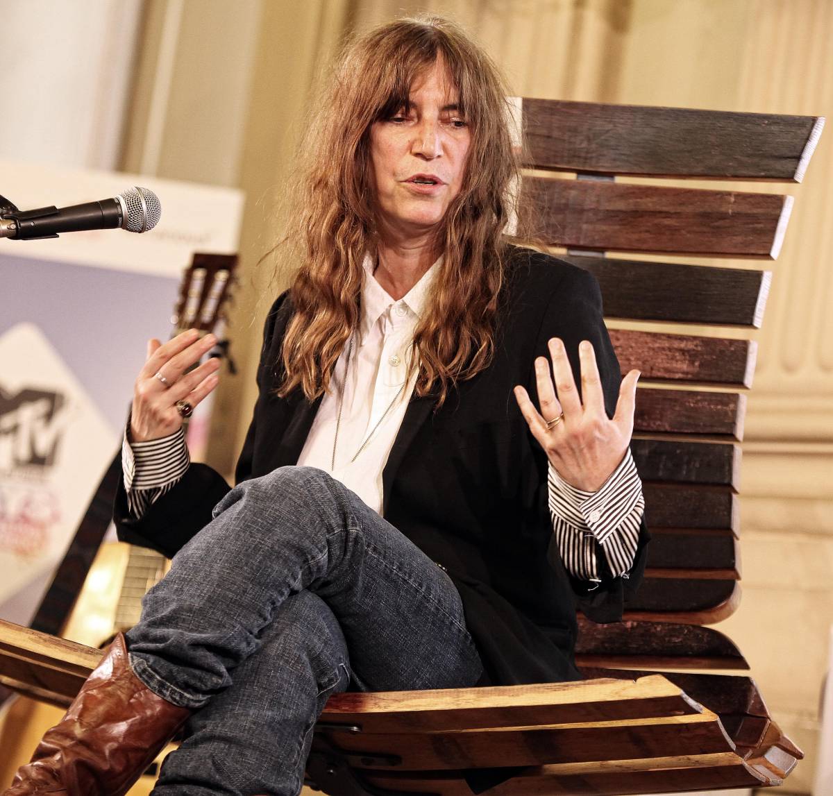 Oggi i duetti con Patti Smith e Brian May