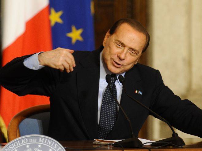 Berlusconi serra le file  in vista del voto