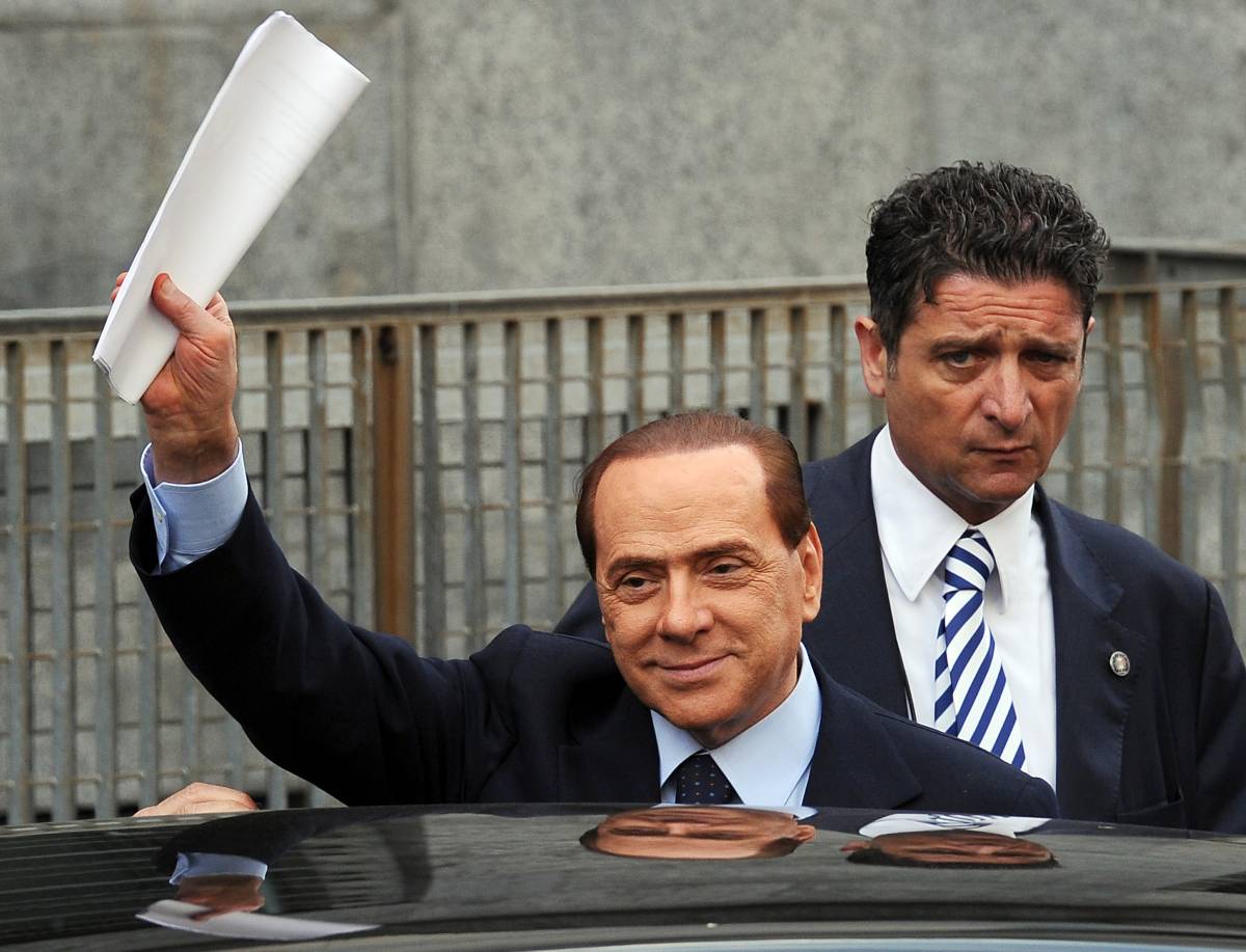 Berlusconi difende Monti:  "Si parli di articolo 18"
