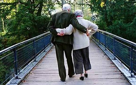 Marito e moglie per quasi 70 anni, muoiono a un'ora l'uno dall'altra