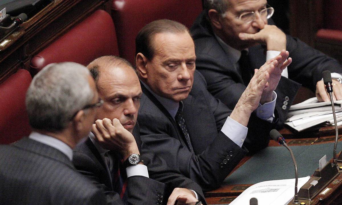 Berlusconi guarda al 2013:  pronti a un patto con Monti  Non lo lasciamo alla sinistra