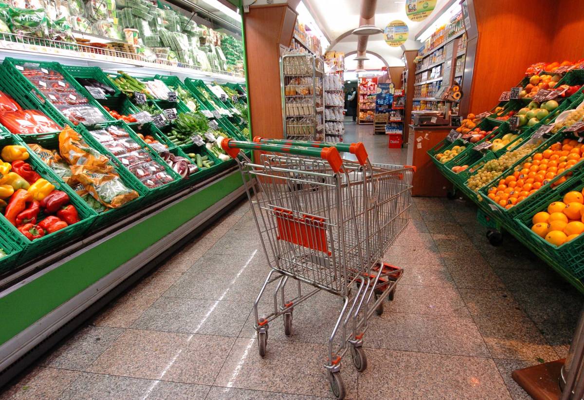 Istat, vendite dettaglio Male i supermercati Si salvano i discount