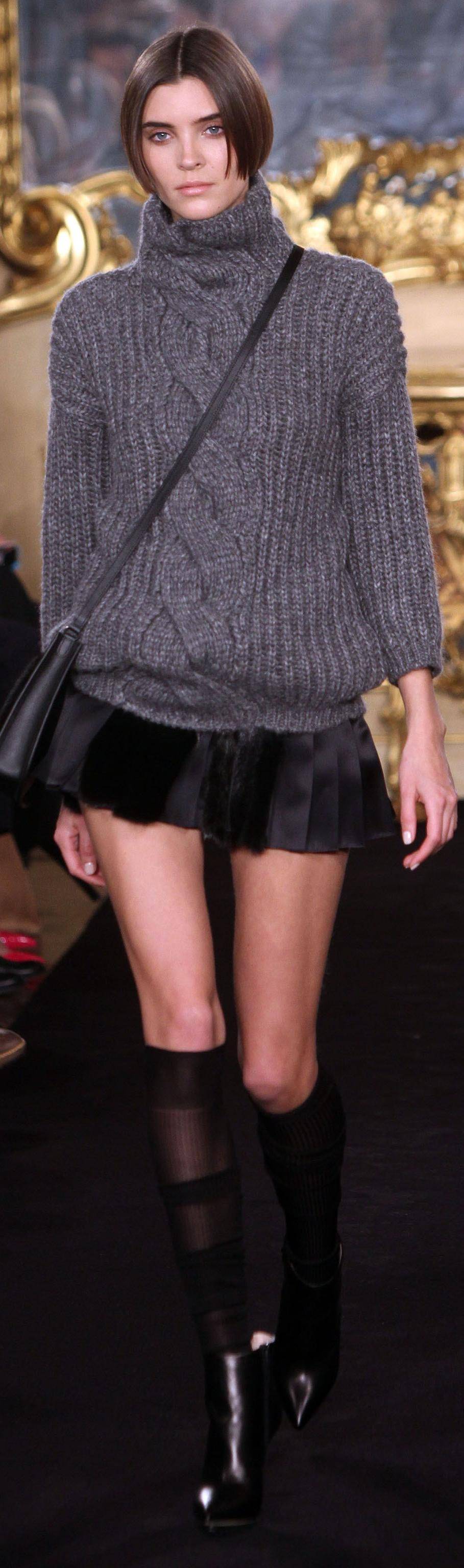 Mix con tessuto e pelliccia: è la nuova vita della maglia