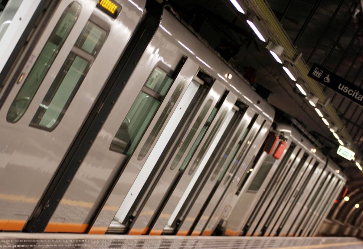 Malmenato e derubato nella stazione della metro Vittima un immigrato di origini bulgare preso a calci e pugni alla macchinetta dei biglietti