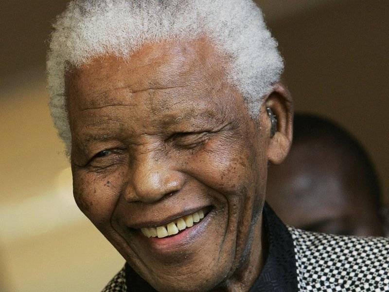 Mandela in ospedale "Ma ora sta meglio..." E' giallo sull'operazione