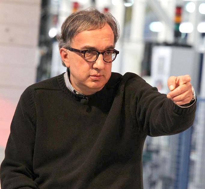 Adesso tocca a Marchionne: gli anti Cav cambiano nemico