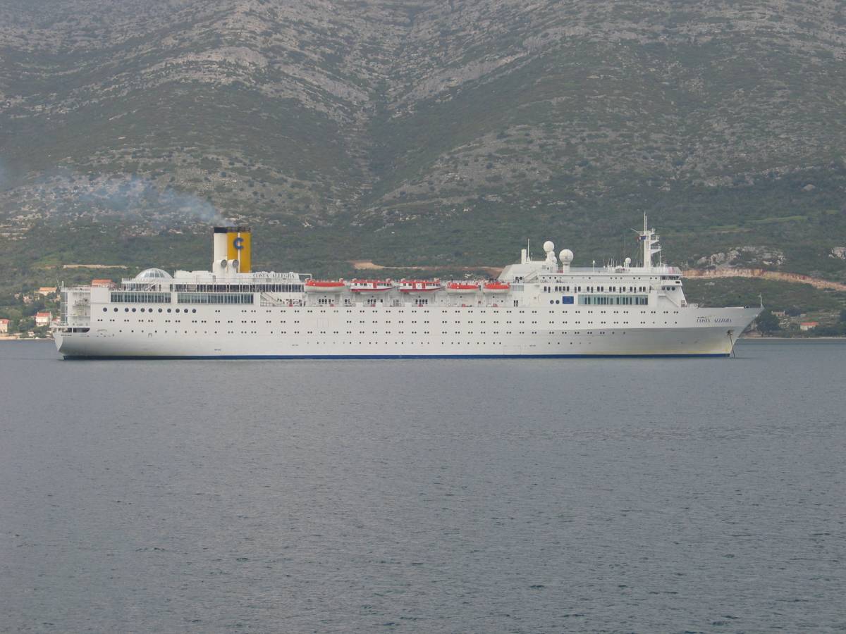 Un'altra nave Costa nei guai: un incendio sull'Allegra In più di mille alla deriva