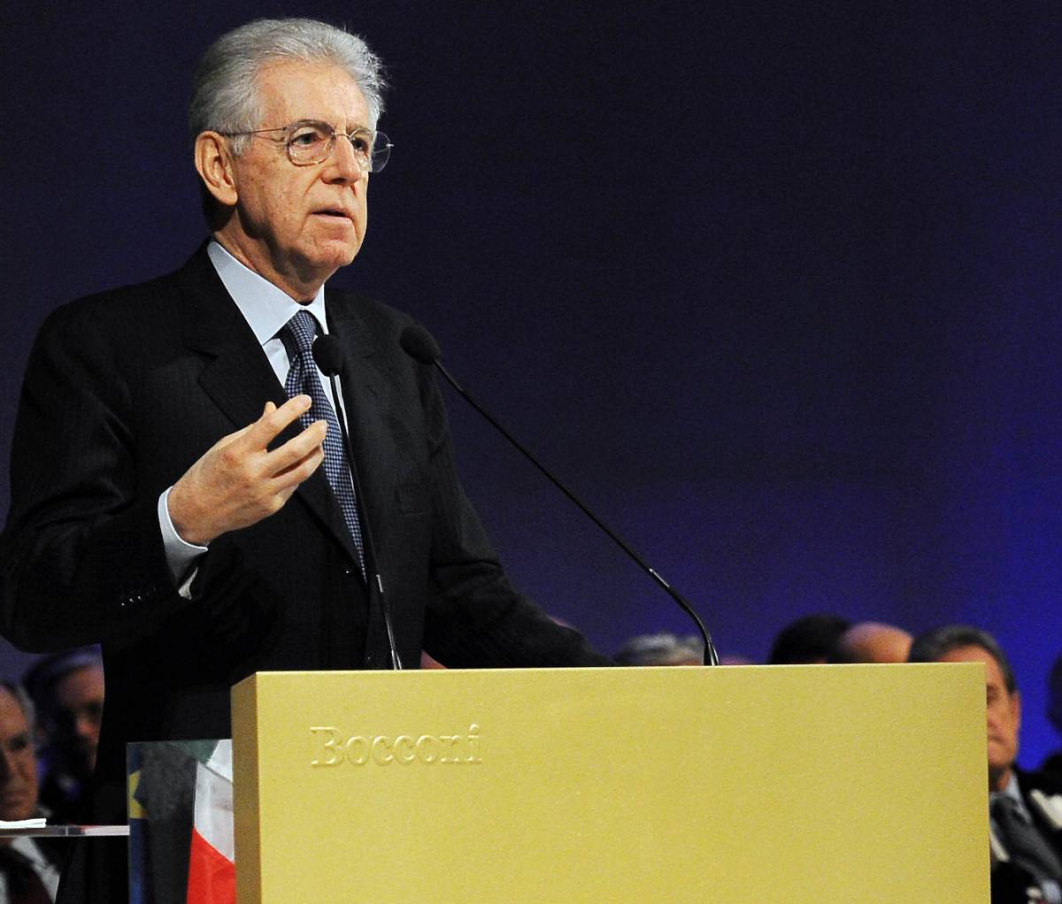 Evasione, l'appello di Monti: "Se tutti pagano meno tasse" E adesso lancia la task force