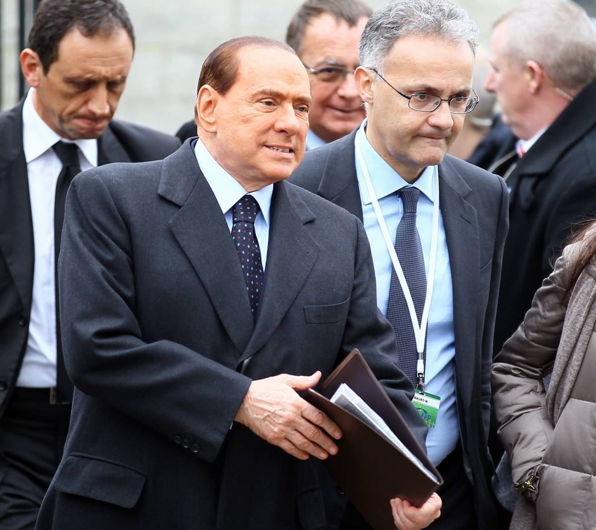 Berlusconi apre a un governo tra Pdl, Pd e Terzo Polo: "La democrazia è nei partiti"