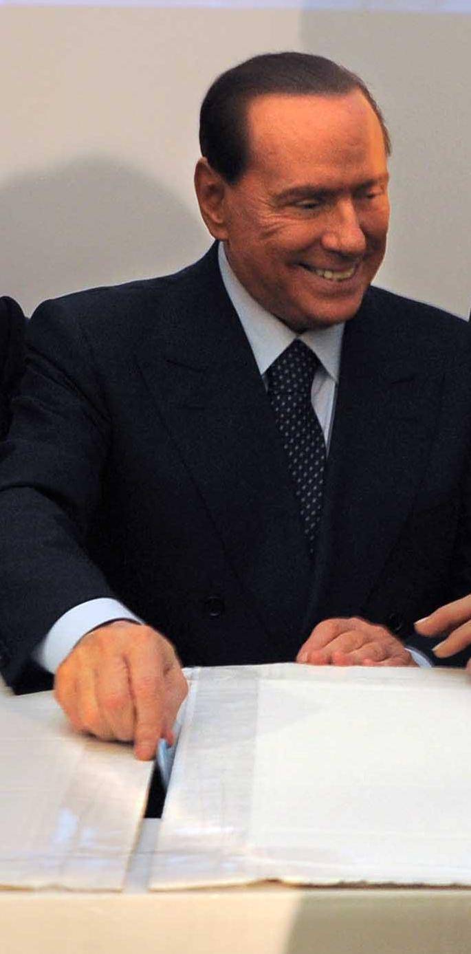 Pdl: Berlusconi cambia il nome, non Alfano