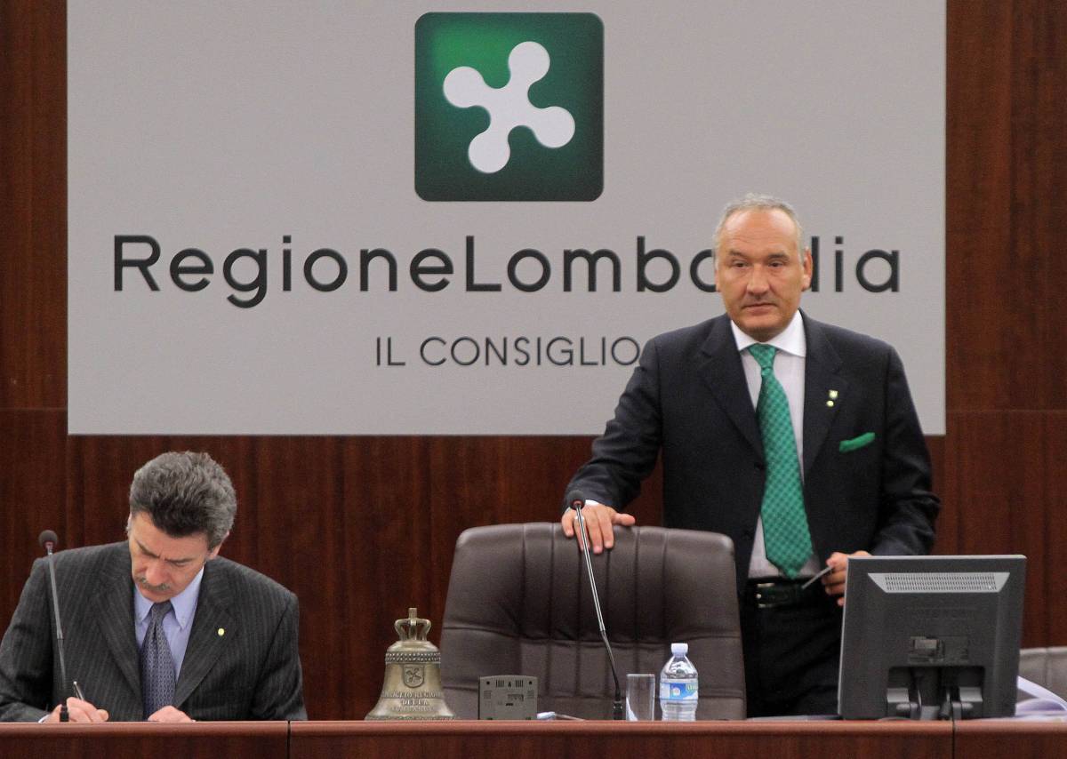 L'accusa dei pm: "Lega ladrona"