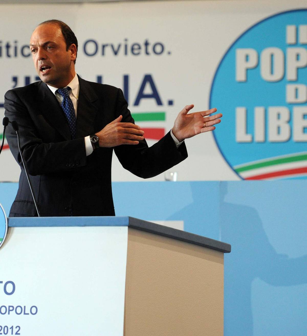 Alfano ora sfida le banche: "Stiano col popolo  o ci avranno contro"