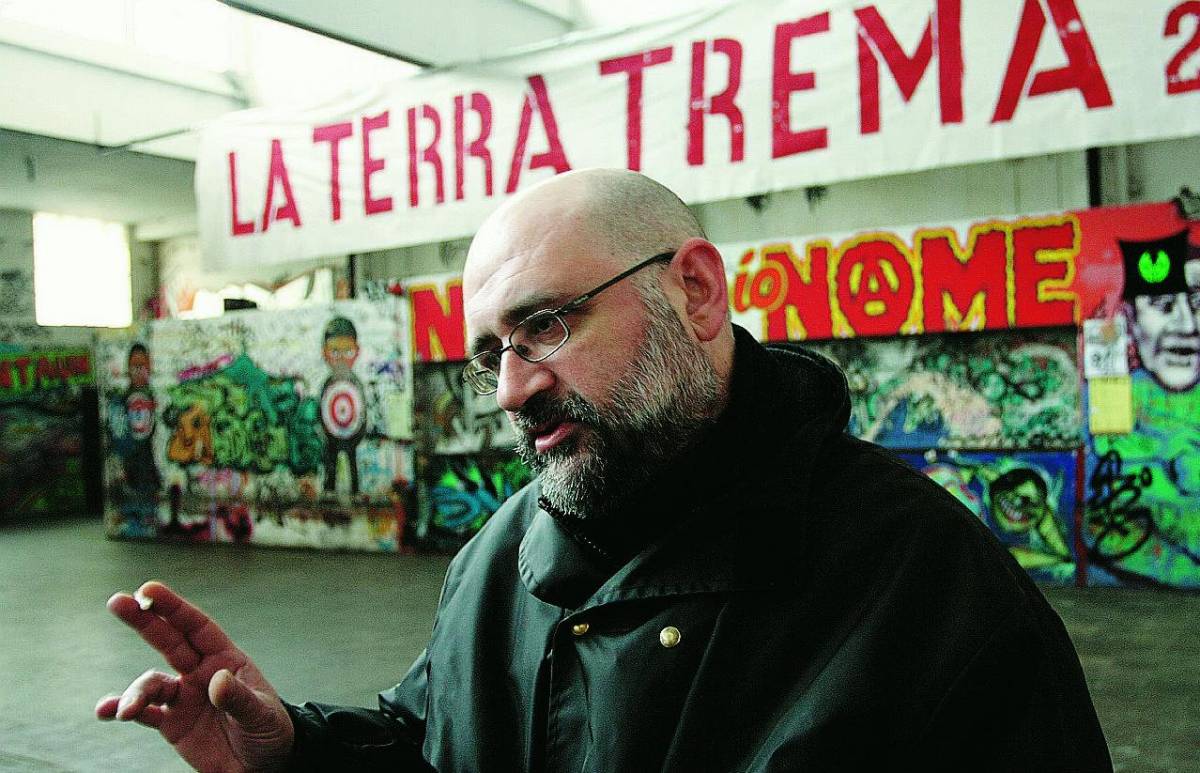 Il Leonka batte cassa per rifarsi il look: "San Pisapia ci salverà"