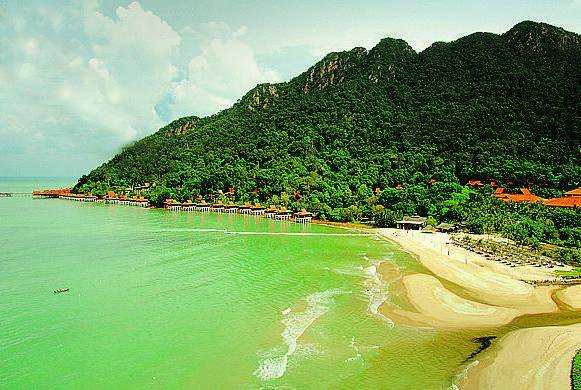 Spiagge candide e risaie nell’arcipelago di Langkawi