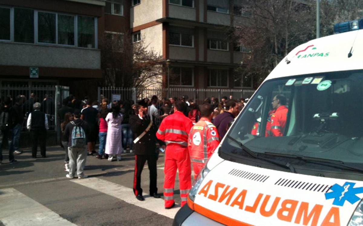 Scuola evacuata per i «gas nocivi» Il vero sos era il compito in classe