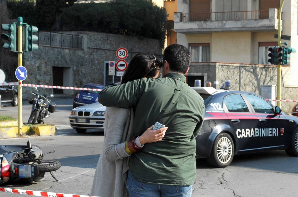 Firenze, spara al fratello poi fugge in motorino