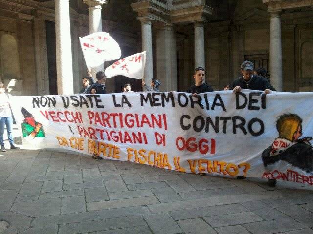 Milano, irruzione dei No Tav Occupato Palazzo Marino: "No al convegno di Caselli"