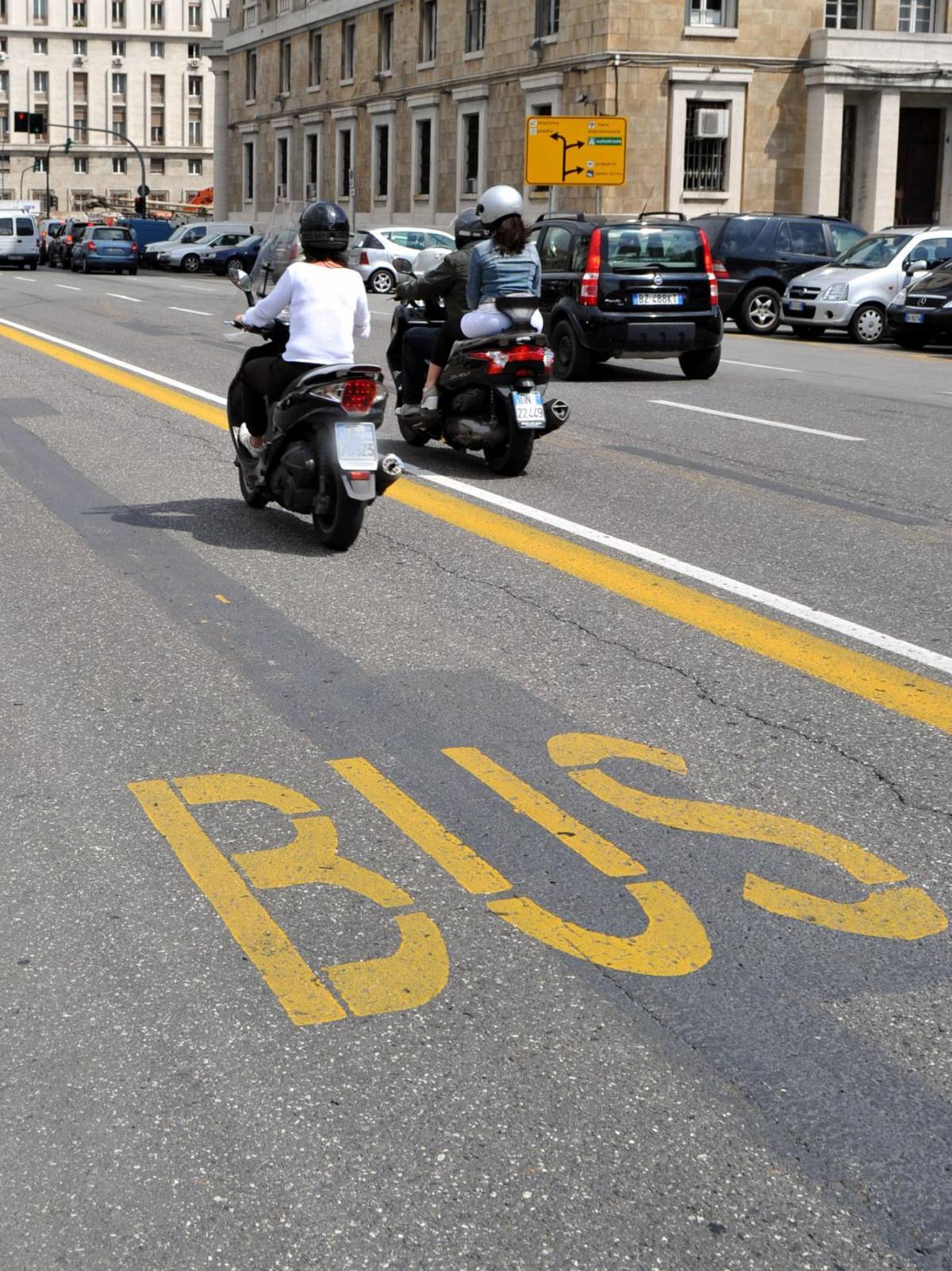 A Natale multe per 40mila euro sulle corsie bus